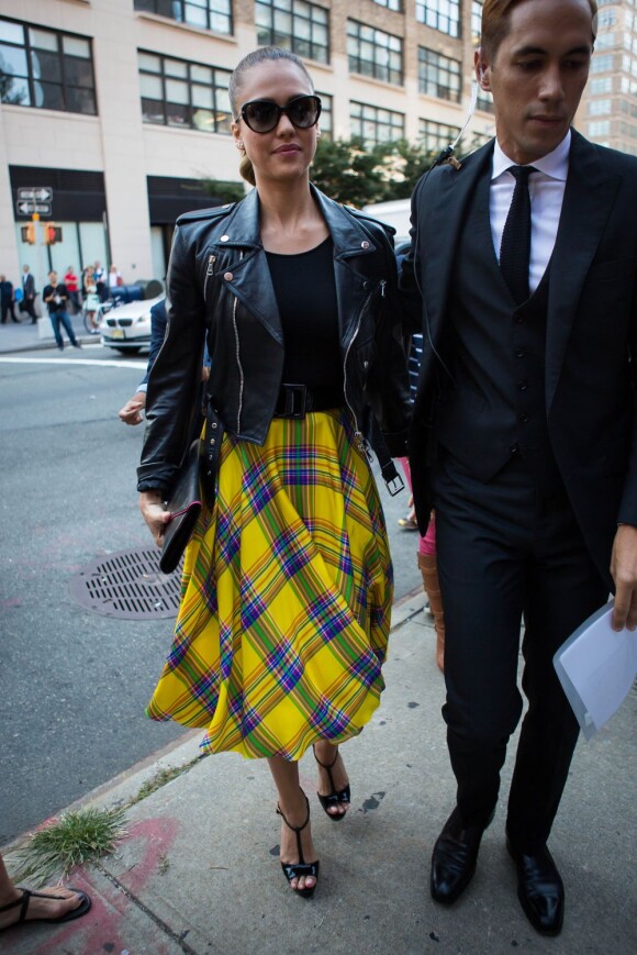 Jessica Alba arrive aux studios Skylight SoHo pour assister au défilé printemps-été 2013 de Ralph Lauren. New York, le 13 septembre 2012.
