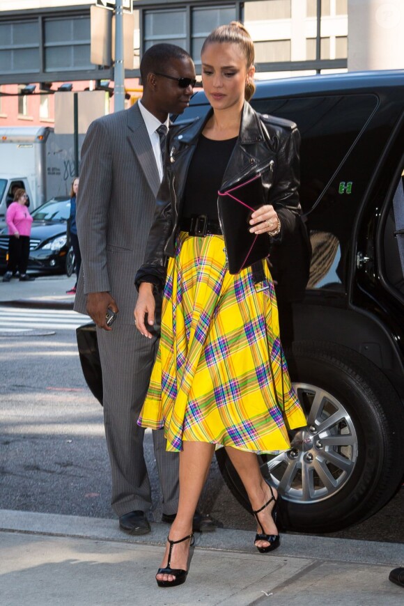 Jessica Alba arrive aux studios Skylight SoHo pour assister au défilé printemps-été 2013 de Ralph Lauren. New York, le 13 septembre 2012.