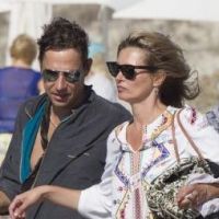 Kate Moss, une vacancière amoureuse et sublime à Ibiza
