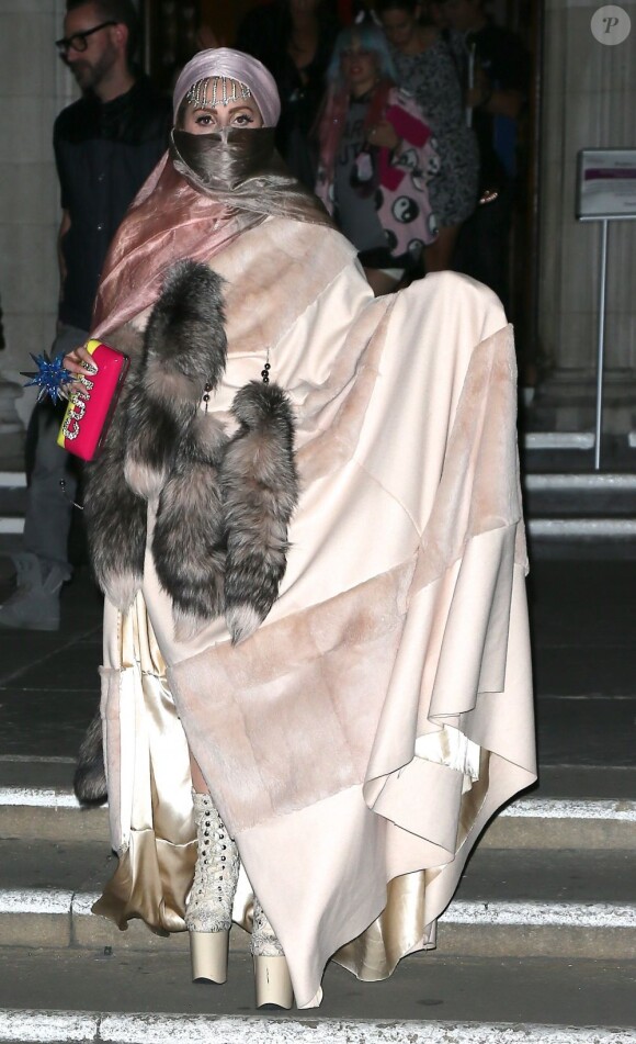 Lady Gaga au défilé Philip Treacy, Fashion Week de Londres, le 16 septembre 2012.