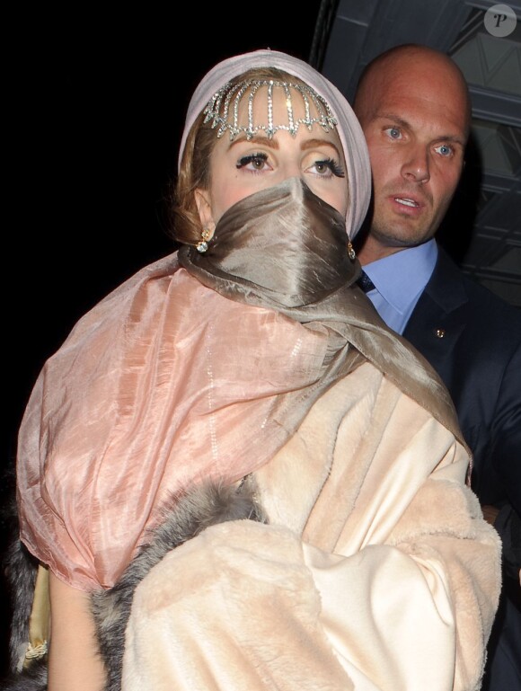 Lady Gaga au défilé Philip Treacy, Fashion Week de Londres, le 16 septembre 2012.