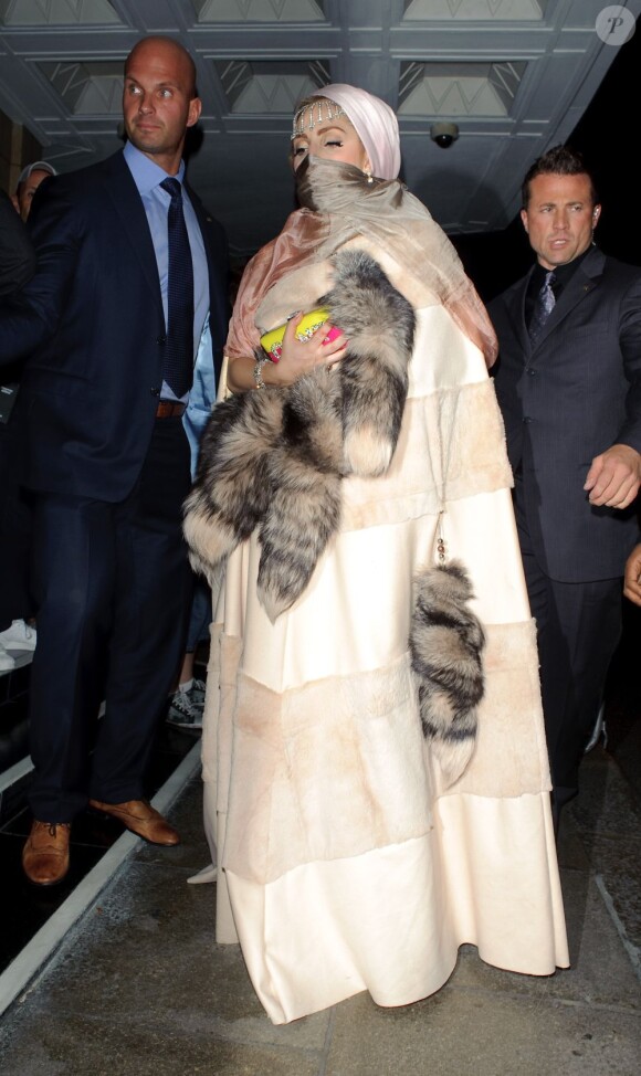 Lady Gaga au défilé Philip Treacy, Fashion Week de Londres, le 16 septembre 2012.