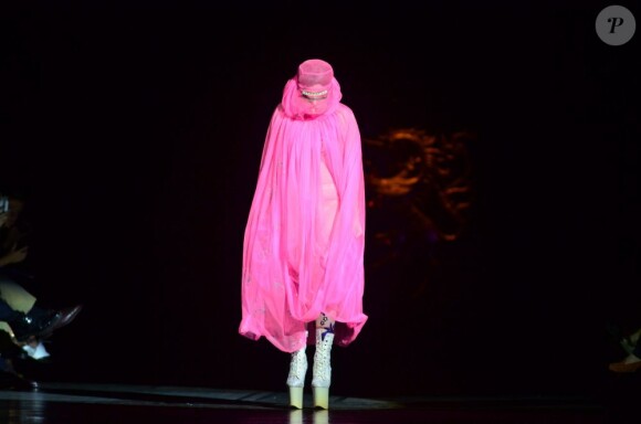 Lady Gaga ouvre le défilé Philip Treacy à Londres, le 16 septembre 2012.