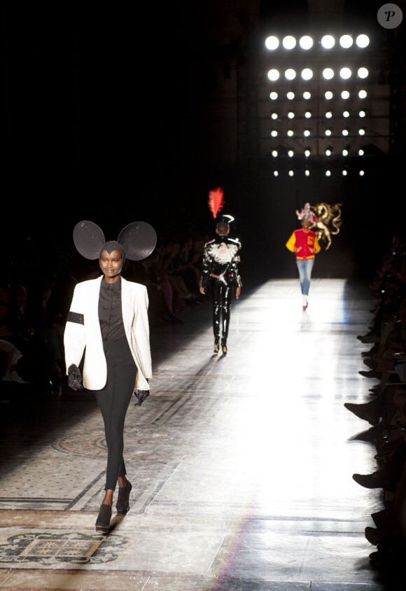 Défilé Philip Treacy à Londres, le 16 septembre 2012.
