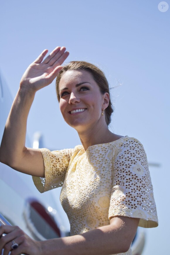 Kate Middleton au départ de l'aéroport d'Honiara, dans les Iles Salomon, pour Tuvalu.