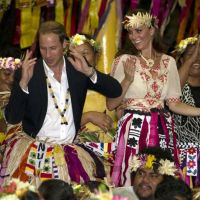 Kate Middleton et William : Danse traditionnelle à Tuvalu, un déhanché de feu !