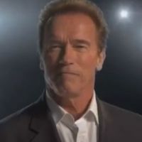 Arnold Schwarzenegger se paye une bande-annonce kitsch pour son autobiographie