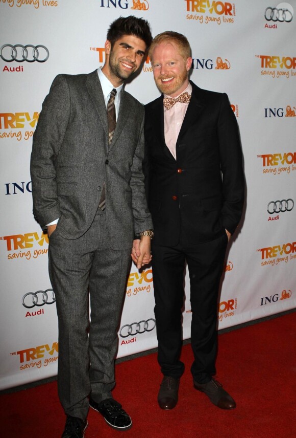 Jesse Tyler Ferguson et son fiancé Justin Mikita à Los Angeles, le 4 décembre 2011.