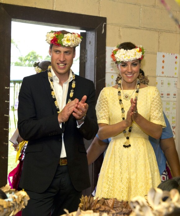 Le prince William et son épouse Kate Middleton lors de leur dernier jour de visite dans les Iles Salomon à Tuvalu le 18 septembre 2012