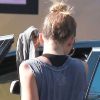 Exclusif - Nicole Richie se cache derrière son foulard Alexander McQueen à sa sortie de la salle de gym. Los Angeles, le 17 septembre 2012.
