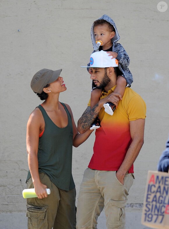 Alicia Keys, son homme Swizz Beatz et leur bébé Egypt s'offrent une sortie en famille dans les rue de West Village à New York City le 19 septembre 2012