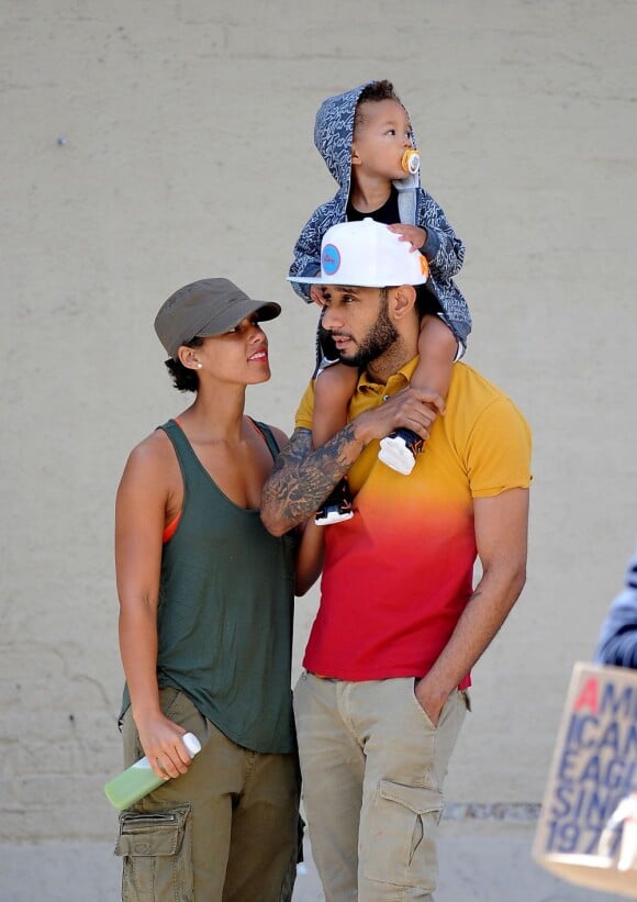 Alicia Keys, son homme Swizz Beatz et leur bébé Egypt s'offrent une sortie en famille dans les rue de West Village à New York City le 19 septembre 2012