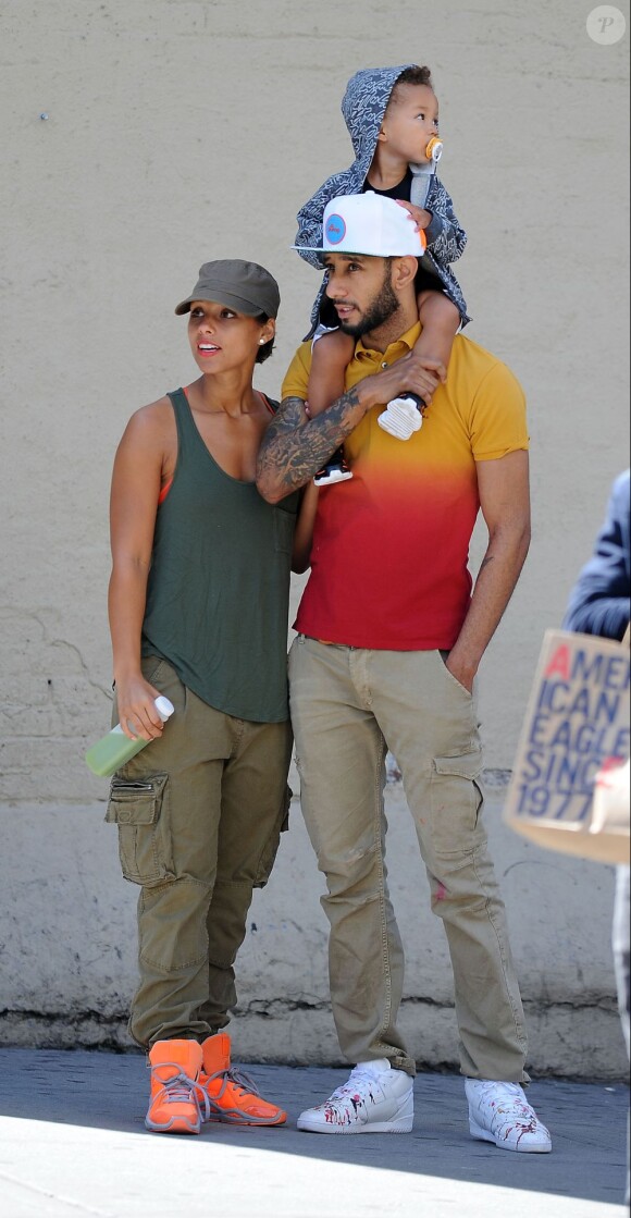 Alicia Keys, son homme Swizz Beatz et leur bébé Egypt s'offrent une sortie en famille dans les rue de West Village à New York City le 19 septembre 2012