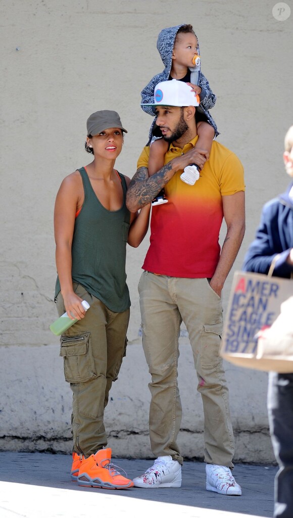 Alicia Keys, son homme Swizz Beatz et leur bébé Egypt s'offrent une sortie en famille dans les rue de West Village à New York City le 19 septembre 2012