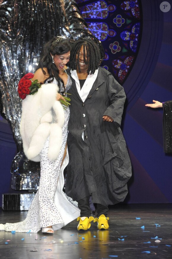 Whoopi Goldberg et Kania à la première de Sister Act, la comédie musicale au Théâtre Mogador, à Paris, le 20 septembre 2012.