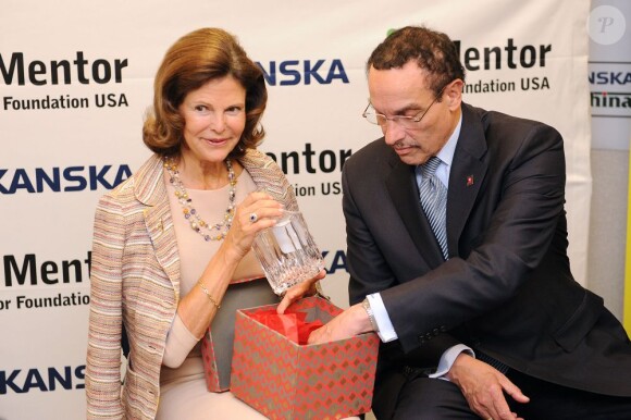 La reine Silvia a rencontré des étudiants du projet Skanska USA supervisé par la Mentor Foundation USA, à Washington le 20 septembre 2012.