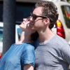 Anne Hathaway et son fiancé Adam Shulman à Los Angeles, le 28 août 2012.