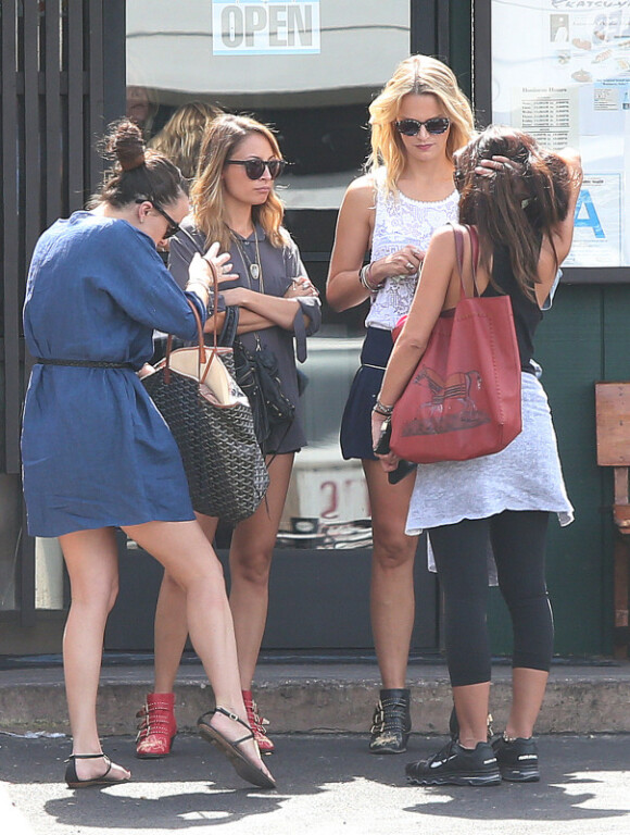 Nicole Richie fête son anniversaire en compagnie de quelques amies sur Hollywood Boulevard, le vendredi 21 septembre 2012.