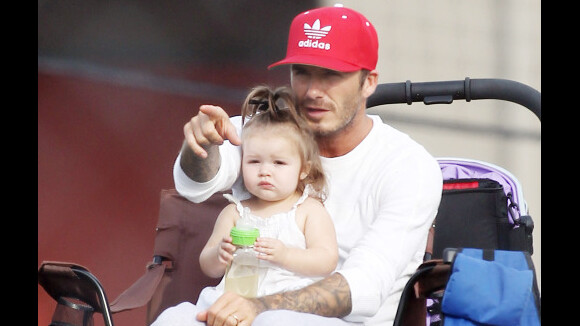 David Beckham : Harper sur les genoux et ses fils sur le terrain, il savoure