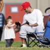 David Beckham regarde ses enfants jouer au football aux côtés de la petite Harper, le samedi 22 septembre à Los Angeles.