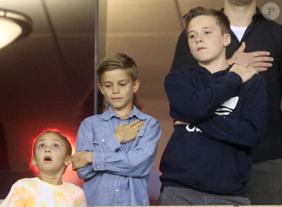 Les fils de David Beckham assistent à un match de football opposant le FC Toronto au L.A. Galaxy, le samedi 22 septembre à Los Angeles.