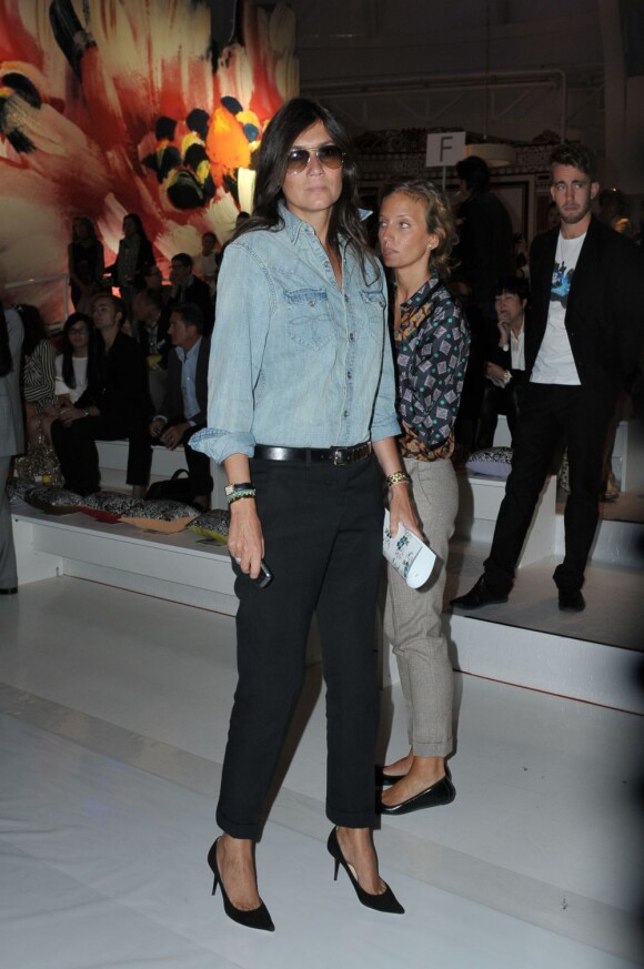 Emmanuelle Alt, rédac' chef de Vogue Paris, assiste au défilé Etro printemps-été 2013. Milan, le 21 septembre 2012.