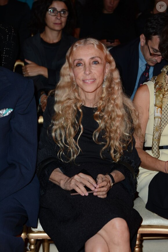 Franca Sozzani, rédactrice en chef du magazine Vogue Italia, assiste au défilé Versace printemps-été 2013. Milan, le 21 septembre 2012.