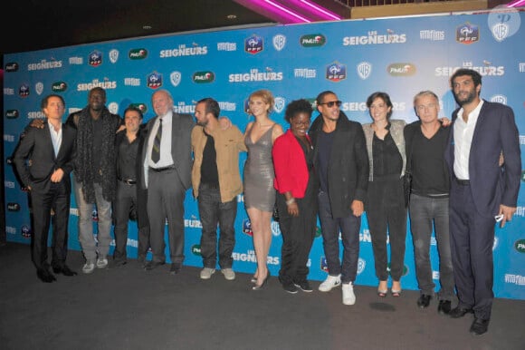 Toute l'équipe lors de l'avant-première du film Les Seigneurs à Paris le 24 septembre 2012
