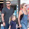 Heidi Klum quitte le magasin Big 5 avec sa fille Leni, ses deux fils Henry et Johan et son compagnon/garde du corps Martin Kirsten. Los Angeles, le 24 septembre 2012.