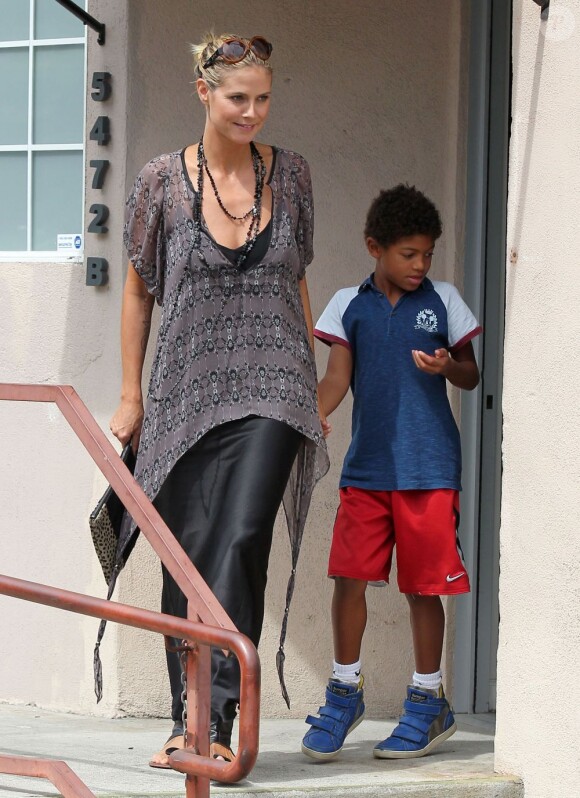 Heidi Klum quitte le centre Therapy Works avec son fils Henry. Los Angeles, le 22 septembre 2012.
