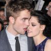 Robert Pattinson et Kristen Stewart lors de l'avant-première The Twilight Saga : Breaking Dawn Part 1 à Los Angeles. Novembre 2011.