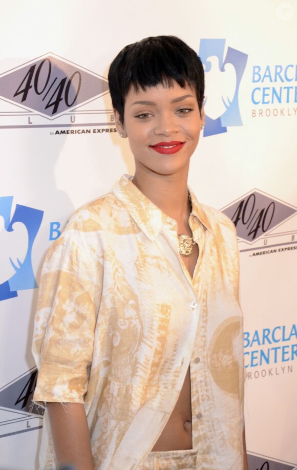 Rihanna assiste à l'inauguration du 40/40 dans l'enceinte du Barclays Center. Brooklyn, le 27 septembre 2012.