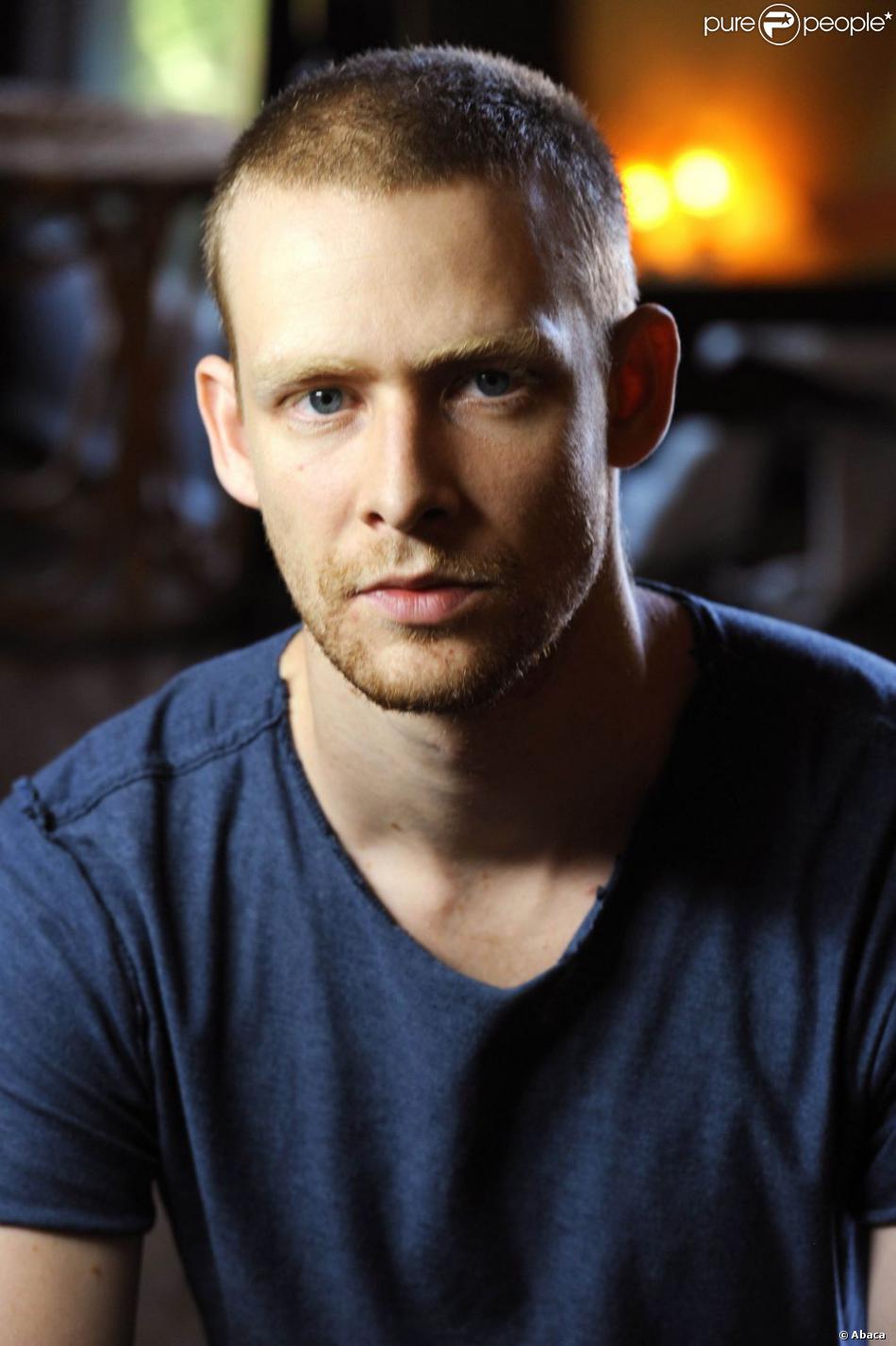Johnny Lewis en 2012. Purepeople