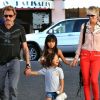 Johnny Hallyday et Laeticia sont allés chercher leurs filles Jade et Joy à l'école, dans le quartier de Santa Monica, le 27 septembre 2012.