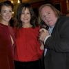 Gerard Depardieu, Valérie Lemercier et Charlotte Le Bon à l'avant-première du film Astérix et Obélix : Au service de Sa Majesté le 30 septembre 2012 à Paris.