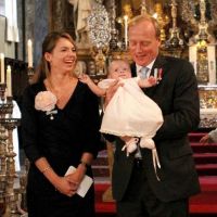 Baptême princesse Luisa : Carlos, Annemarie et la Maison de Bourbon-Parme fiers