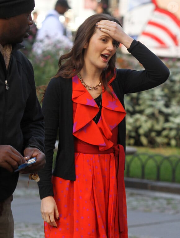 La jolie Leighton Meester sur le tournage de Gossip Girl, le 1er octobre 2012 à New York