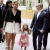 Jennifer Lopez, souriante, quitte le défilé Chanel à Paris le 2 octobre 2012