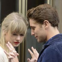 Taylor Swift en galante compagnie à Paris sur le tournage du clip de Begin Again