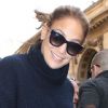Jennifer Lopez, souriante dans les rues de Paris le 2 octobre 2012