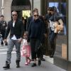 Jennifer Lopez fait un peu de shopping dans les rues de Paris le 2 octobre 2012