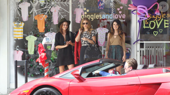 AnnaLynne McCord, Shenae Grimes et Jessica Lowndes sur le tournage de la cinquième saison de 90210, le 3 octobre 2012 à Santa Monica