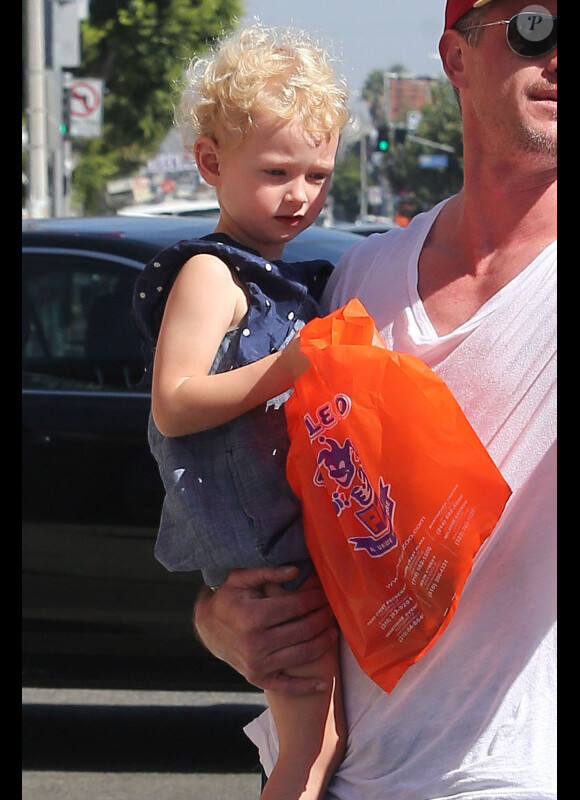La petite Billie, deux ans, fille d'Eric Dane et Rebecca Gayheart, à West Hollywood, le mercredi 3 octobre 2012.