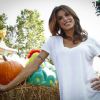 Elisabetta Canalis retourne en enfance à Gardaland, parc attraction qui a revêtu les couleurs d'Halloween, à Vérone, le 6 octobre 2012