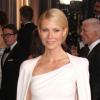 Gwyneth Paltrow portait une robe blanche à cape Tom Ford lors de la 84e cérémonie des Oscars. Los Angeles, le 26 février 2012.
