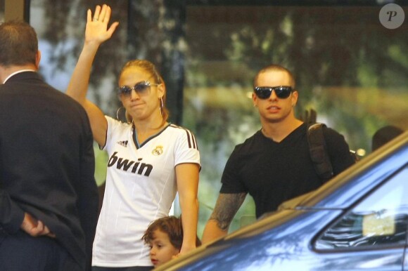 Jennifer Lopez à Madrid joue la touriste en Espagne avec ses enfants et son amoureux Casper Smart. Le 7 octobre 2012