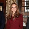 Kate Middleton, radieuse, et le prince William étaient les invités de l'Honorable Société du Middle Temple, une des quatre Inns of Court, à Londres, le 8 octobre 2012, pour rencontrer des lauréats des bourses royales et inaugurer celle à leur nom.