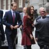 Catherine, duchesse de Cambridge et le prince William étaient les invités de l'Honorable Société du Middle Temple, une des quatre Inns of Court, à Londres, le 8 octobre 2012, pour rencontrer des lauréats des bourses royales et inaugurer celle à leur nom.