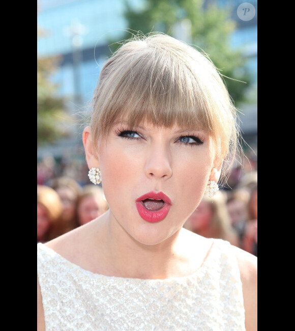 Taylor Swift arrive à la cérémonie des BBC Radio 1's Teen Awards 2012, à la Wembley Arena de Londres, le dimanche 7 octobre 2012.