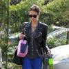 Jessica Alba à Santa Monica arrive à ses bureaux le 9 octobre 2012 dans un look rock et stylé